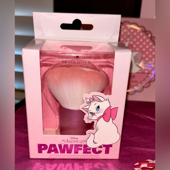 ARISTOCATS MAKEUP BUNDLE !! - Picture 3 of 14